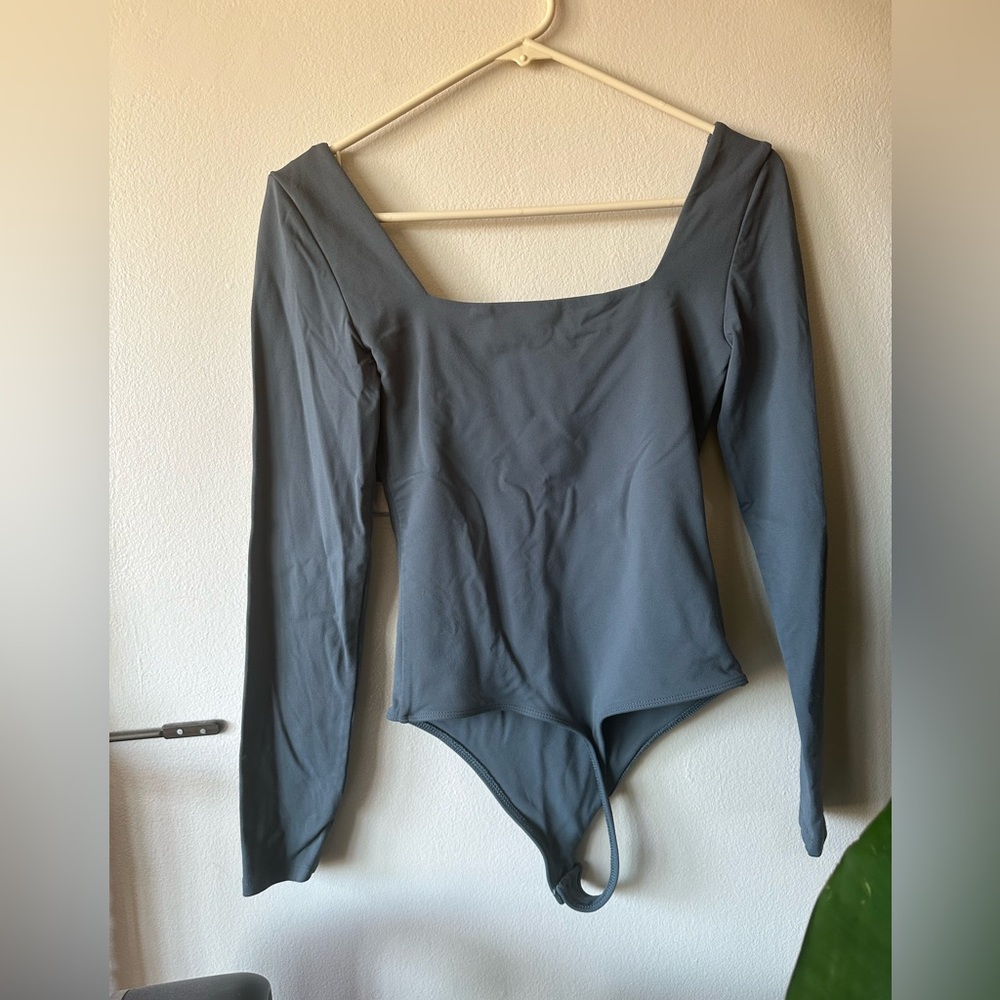 Aritzia Babaton Countour Bodysuit